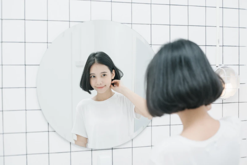 Kulit ibu hamil tampak lebih glowing karena peningkatan aliran darah.
